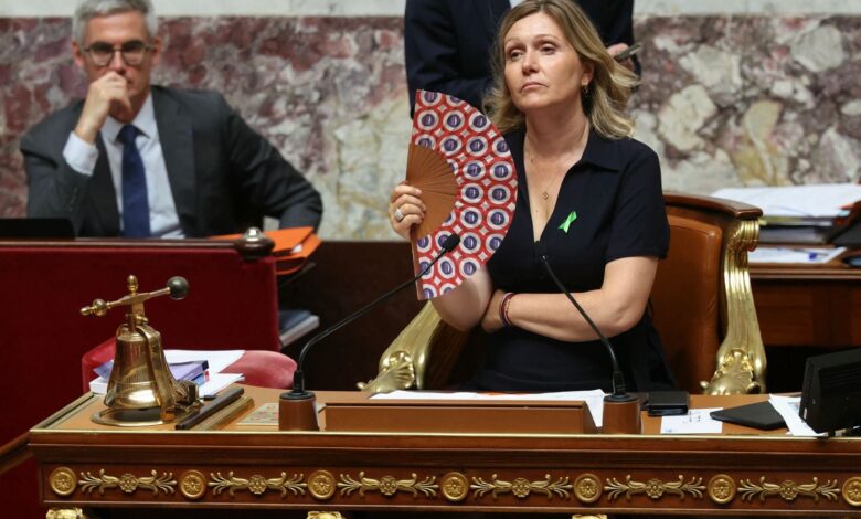 Los parlamentarios autorizados a quitarse la chaqueta, algunos incluso abogan por “pantalones cortos” en la Asamblea Nacional Los parlamentarios autorizados a quitarse la chaqueta, algunos incluso abogan por “pantalones cortos” en la Asamblea Nacional